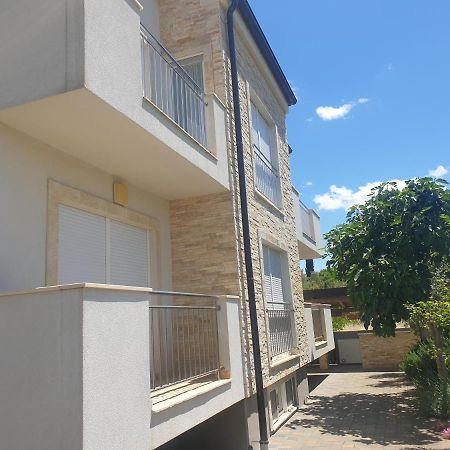 Apartmani Bepo Sveti Filip i Jakov Eksteriør billede
