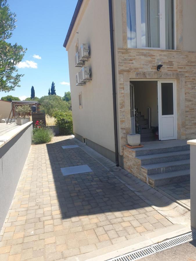 Apartmani Bepo Sveti Filip i Jakov Eksteriør billede